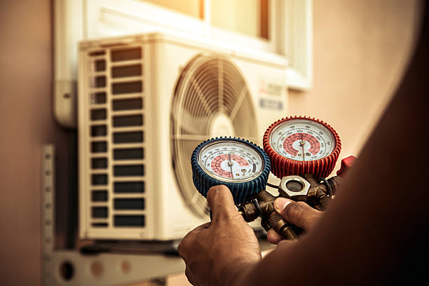 Professional Hvac technician working in Mableton, GA